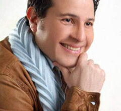 صورة الفنان الكبير هاني شاكر يمر بوعكة صحية حرجة ودعوات واسعة بالشفاء