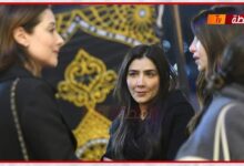 صورة الحزن يخيم على الفنانة مي عمر وهي تتلقي واجب العزاء في والدها بحضور عدد كبير من النجوم والأصدقاء