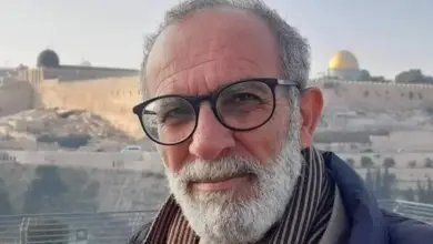 صورة الفنان الفلسطيني الكبير كامل الباشا يواصل نشاطه الفني بعد تألقه بمسلسل صحاب الأرض دراما رمضان