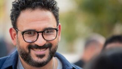 صورة الكوميديان أكرم حسني سعيد بالإذاعة فات المعاش ومفاجأة قريبا