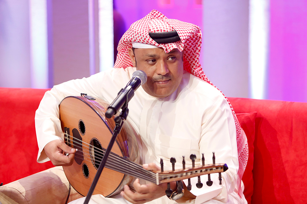 صورة الامير بندر بن محمد يساهم في عودة الفنان القدير علي بن محمد للغناء