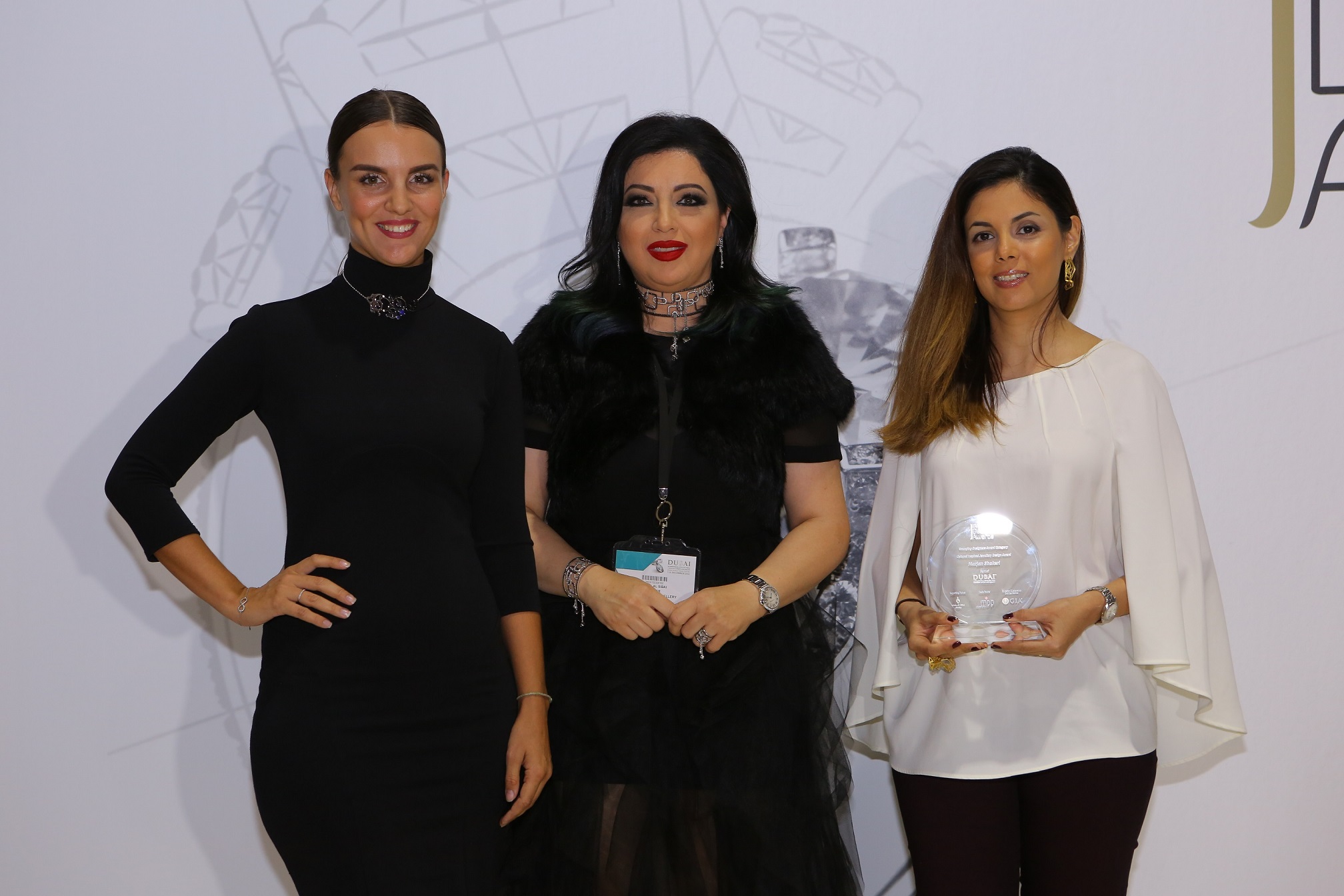 صورة بالصور اسبوع دبي للمجوهرات و المصممة مها السباعي تكرم الفائزين
