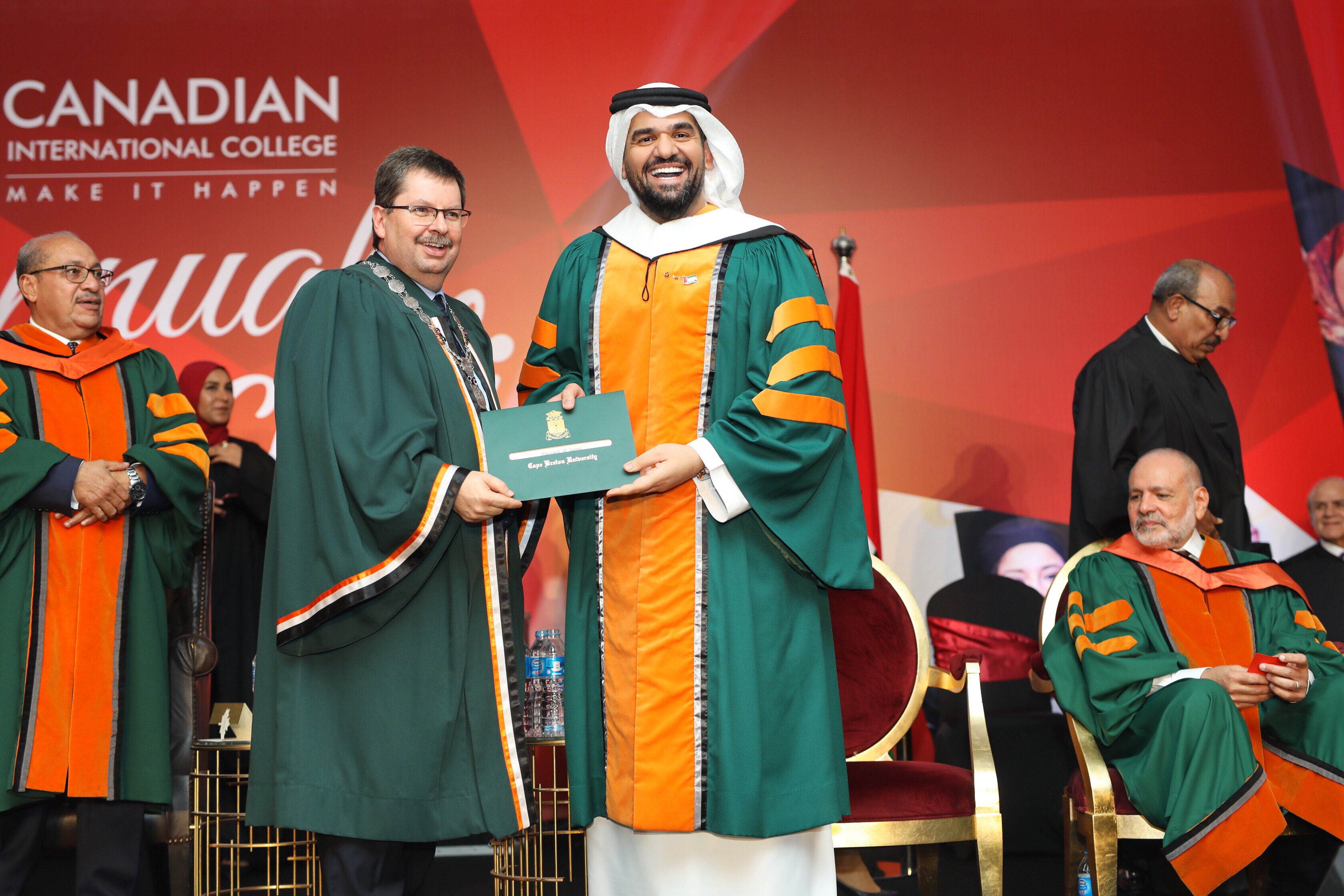صورة الكلية الكندية تكرم حسين الجسمي وتمنحه الدكتوراه الفخرية