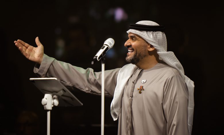 صورة بأداء مبهر .. حسين الجسمي حسين الجسمي يؤدي النشيد الوطني الإماراتي على البيانو